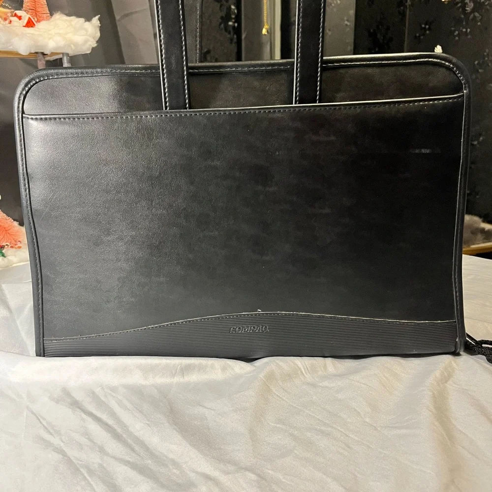 Vintage Compaq black leather case
